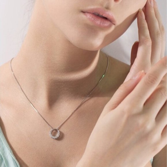 NEW 925 Sterling Silver Diamond Circle Necklace - Picture 2 of 8